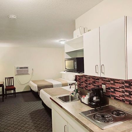 Canadian Motor Inn Grande Prairie Esterno foto