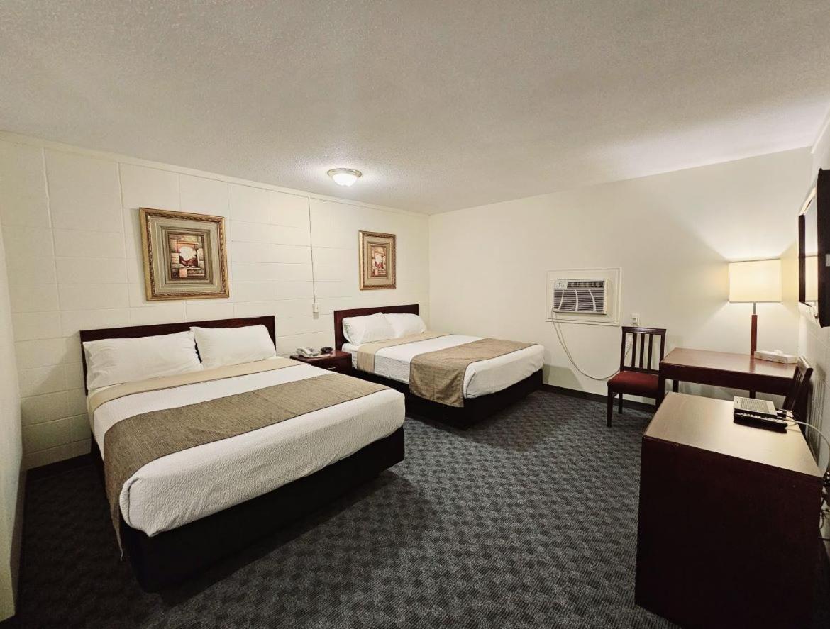 Canadian Motor Inn Grande Prairie Esterno foto