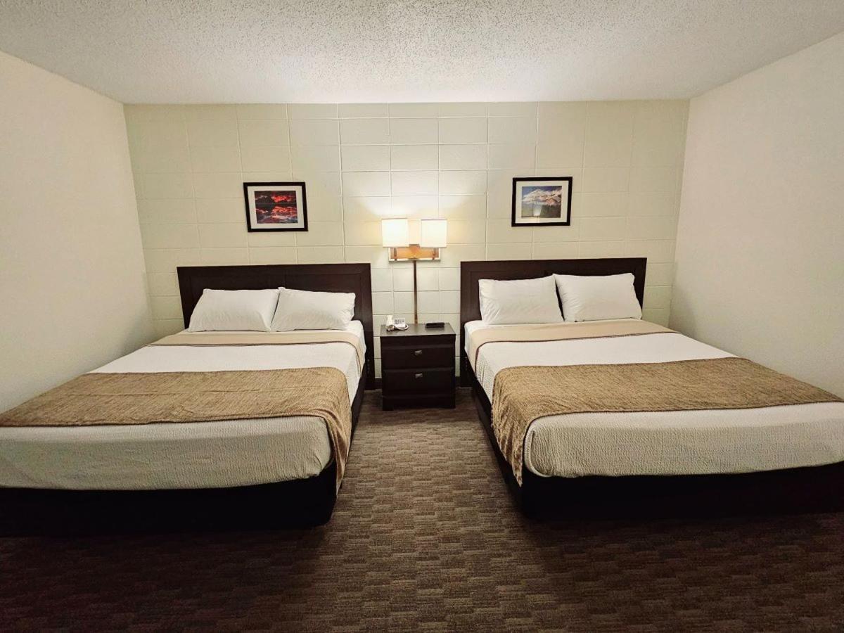 Canadian Motor Inn Grande Prairie Esterno foto