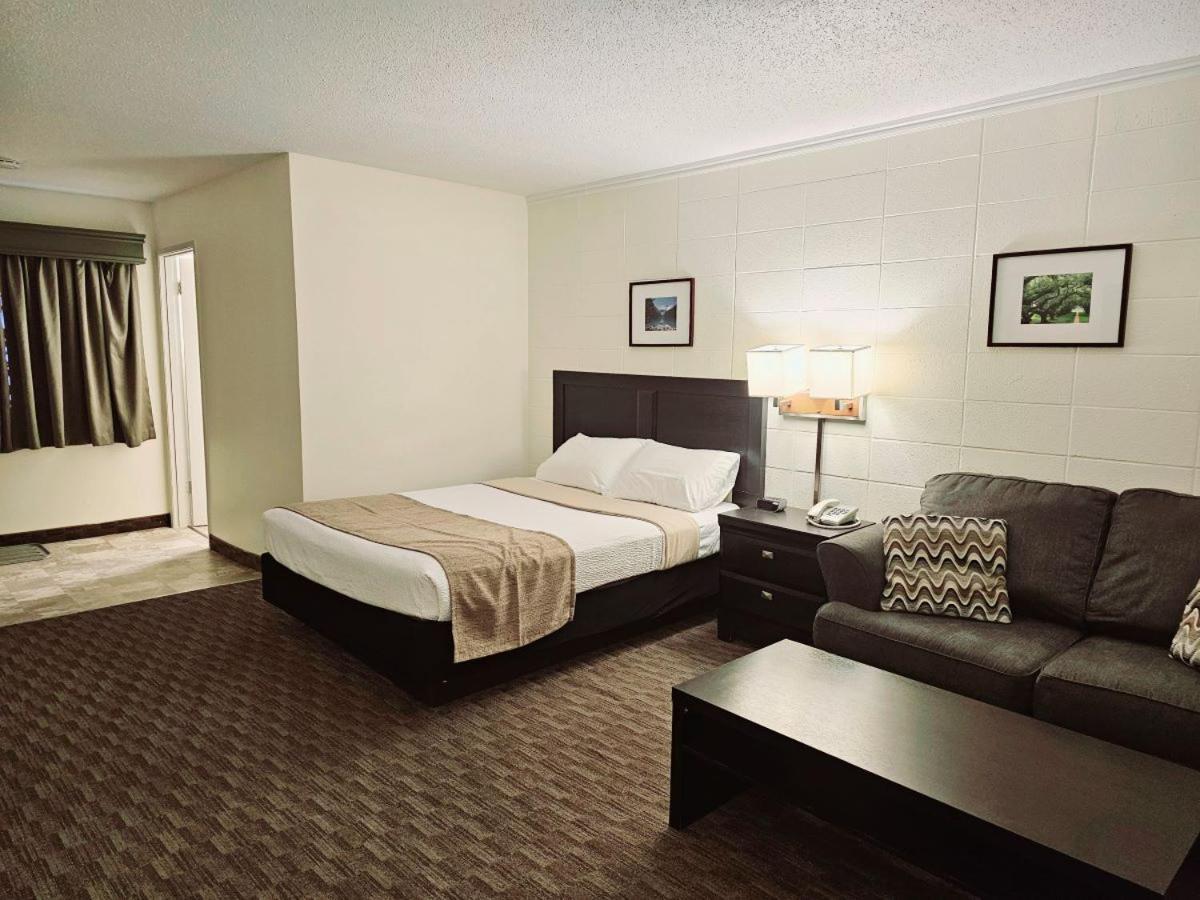 Canadian Motor Inn Grande Prairie Esterno foto