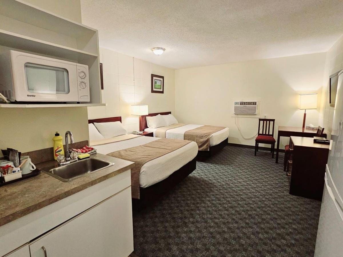 Canadian Motor Inn Grande Prairie Esterno foto