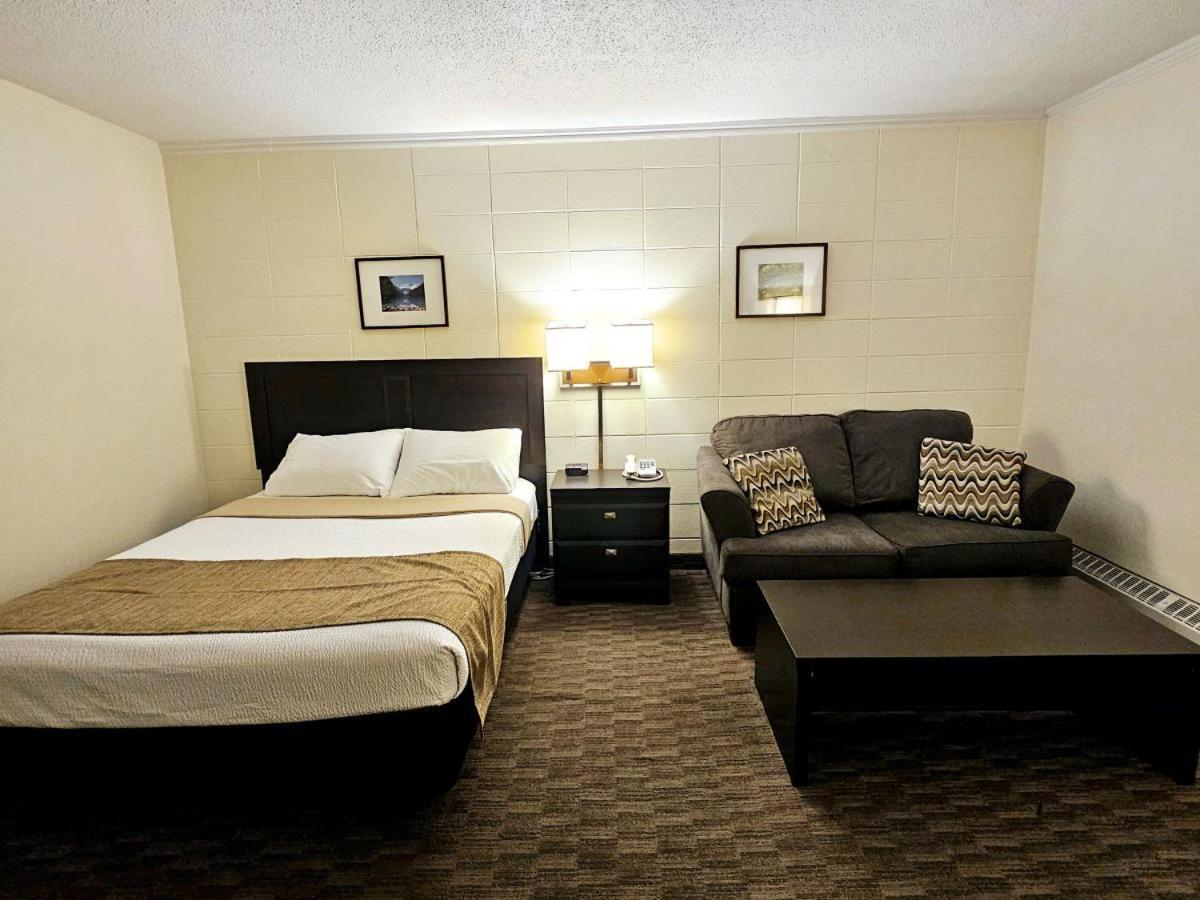 Canadian Motor Inn Grande Prairie Esterno foto