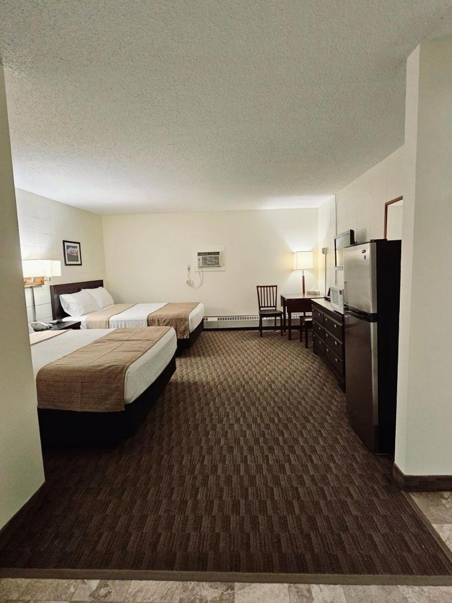 Canadian Motor Inn Grande Prairie Esterno foto