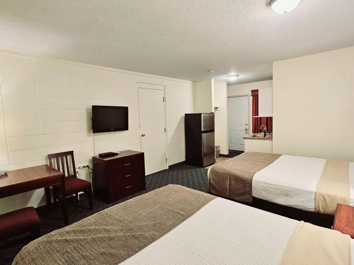 Canadian Motor Inn Grande Prairie Esterno foto
