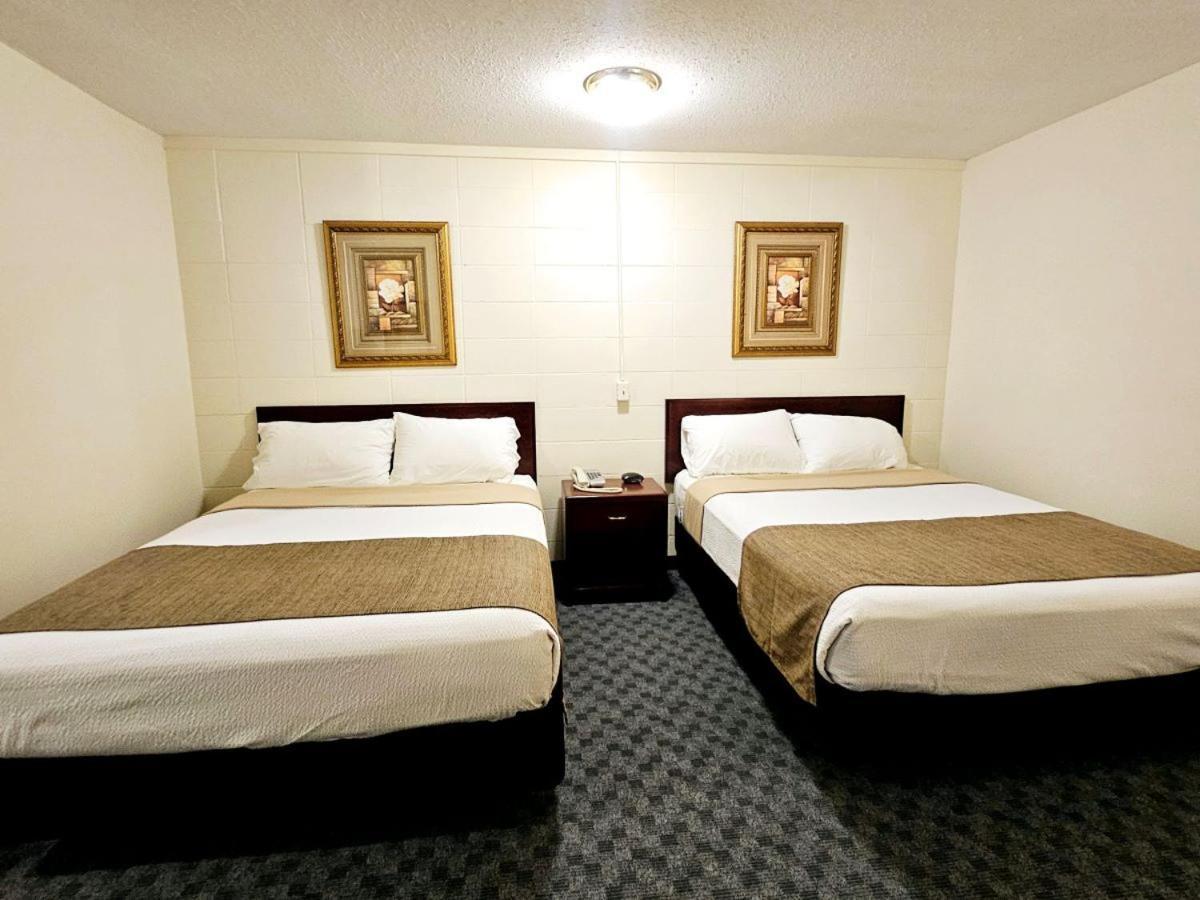 Canadian Motor Inn Grande Prairie Esterno foto