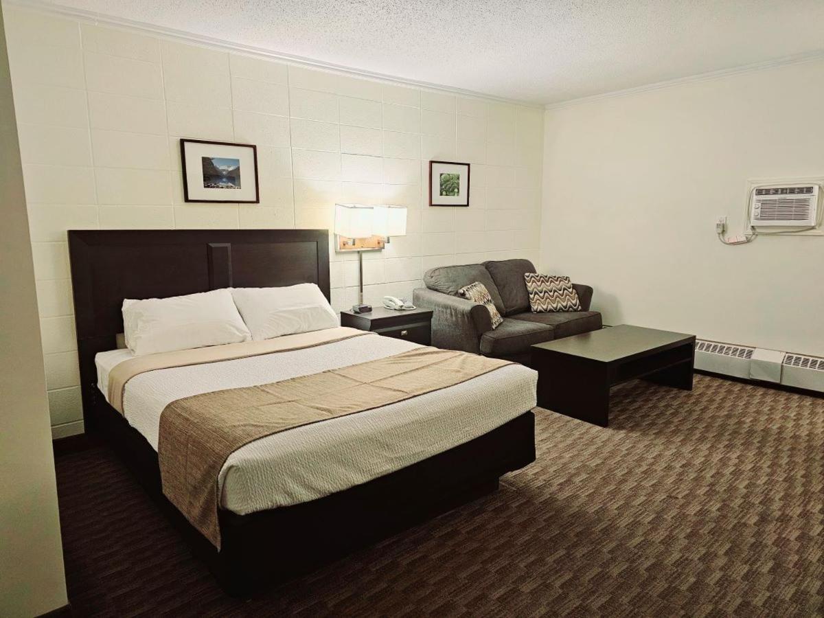 Canadian Motor Inn Grande Prairie Esterno foto