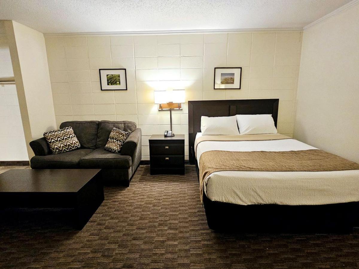 Canadian Motor Inn Grande Prairie Esterno foto