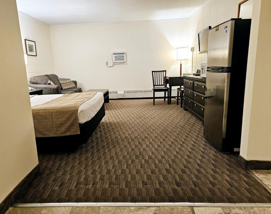Canadian Motor Inn Grande Prairie Esterno foto