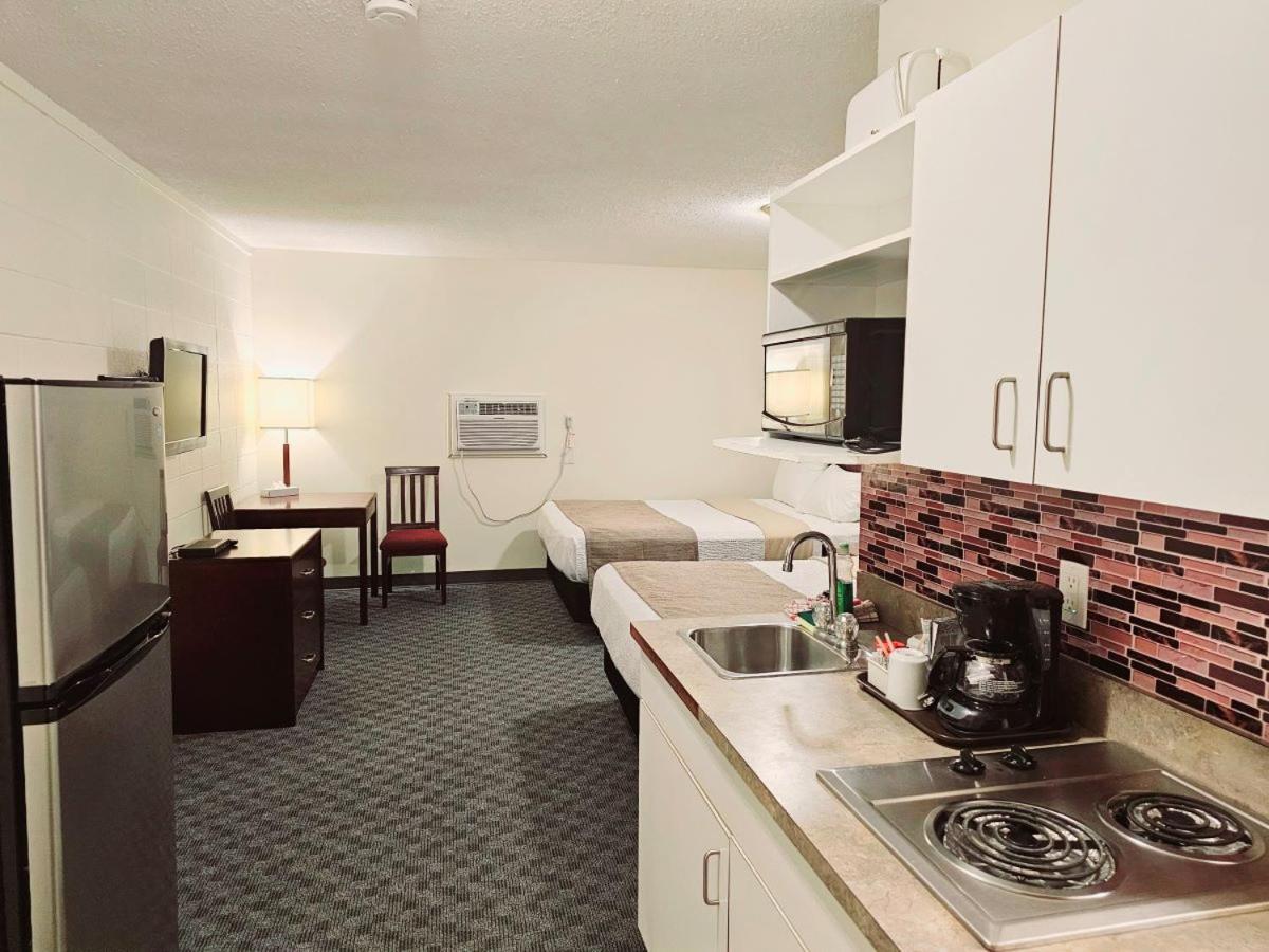 Canadian Motor Inn Grande Prairie Esterno foto